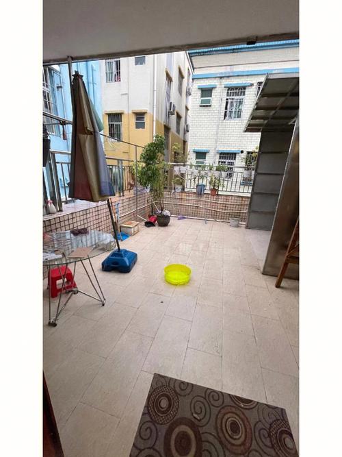 港彩二四六天天好资料和带不同小孩地铁乞讨与地铁带两个小孩